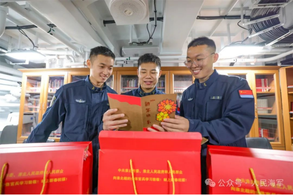 过年了，淮北市给海军淮北舰送了啥“礼物”，官兵都笑了